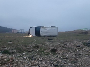 Hafif Ticari Araç Tarlaya Yuvarlandı: 1 Yaralı