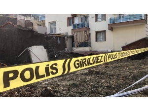 İnşaat Çalışması Sırasında Yan Bina Kaydı, Vatandaşlar Tahliye Edildi