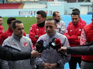 Fıfa Kokarlı Hakemler Ve Sporcular Yenilenen Burhan Felek Atletizm Stadı’nda