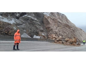 Kırkdilim Geçidinde Heyelan