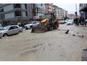 Çerkezköy’de Su Borusu Patladı