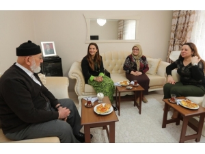 Funda Varol’dan Şehit Eşine Yakın İlgi