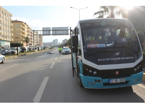 Karşıya Geçerken Araç Çarptı, Eşi Ve Oğlu Gözyaşlarına Boğuldu