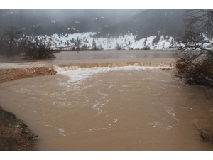Yağışlar Ve Eriyen Kar Suları, Ekili Arazileri Sular Altında Bıraktı