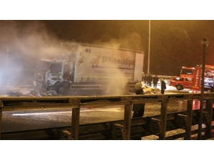 Tem’de Yanan Kamyon Nedeniyle Otoyol 1 Saat Ulaşıma Kapatıldı