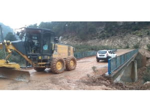 Sel Sularında Mahsur Kalan 14 Kişi Kurtarıldı