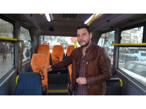 Minibüs Şoföründen Örnek Davranış