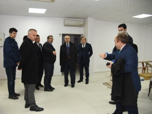 Vali Köşger, Efeler Millet Kıraathanesi’ni İnceledi