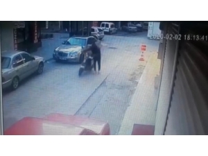 Elektrikli Motosikletin Çalınma Anı Güvenlik Kamerasında