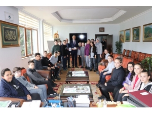 Öğrenciler, Harçlıklarını Depremzedelere Bağışladı