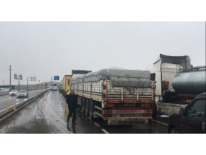 Erzurum-ağrı Karayolu Tipi Nedeniyle Trafiğe Kapatıldı