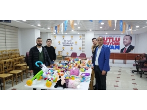 Ak Partili Gençler Depremzede Çocukları Unutmadı