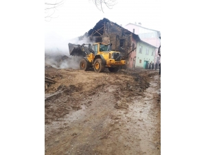 Isparta’daki Ev Yangınında 3 Kardeş Can Verdi