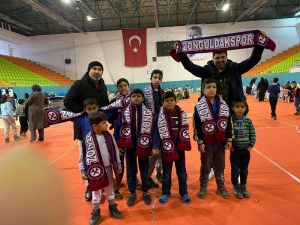 Zonguldaklı İş Adamı Miniklere Destek Oldu