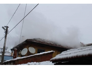 2 Katlı Ahşap Ev Yangın Sonrası Kullanılamaz Hale Geldi