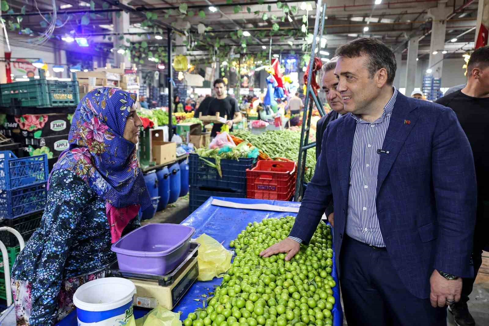 vali-sozer-pazar-esnafi-ve-vatandaslarla-bir-araya-geldi