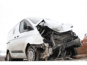 Para Nakil Aracıyla Otomobil Çarpıştı: 1 Ölü, 3 Yaralı