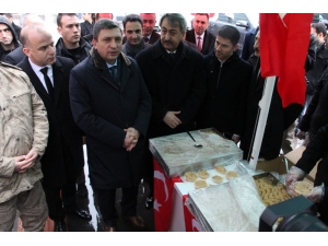 Batman’da Şehitler İçin Helva Dağıtıldı