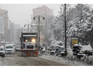 Nevşehir Belediyesi, Meteorolojinin Kar Uyarısı İle Tüm Tedbirleri Aldı