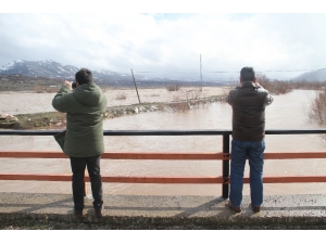 Konya’da Etkili Olan Yağış Nedeniyle Ekili Alanlar Su Altında Kaldı