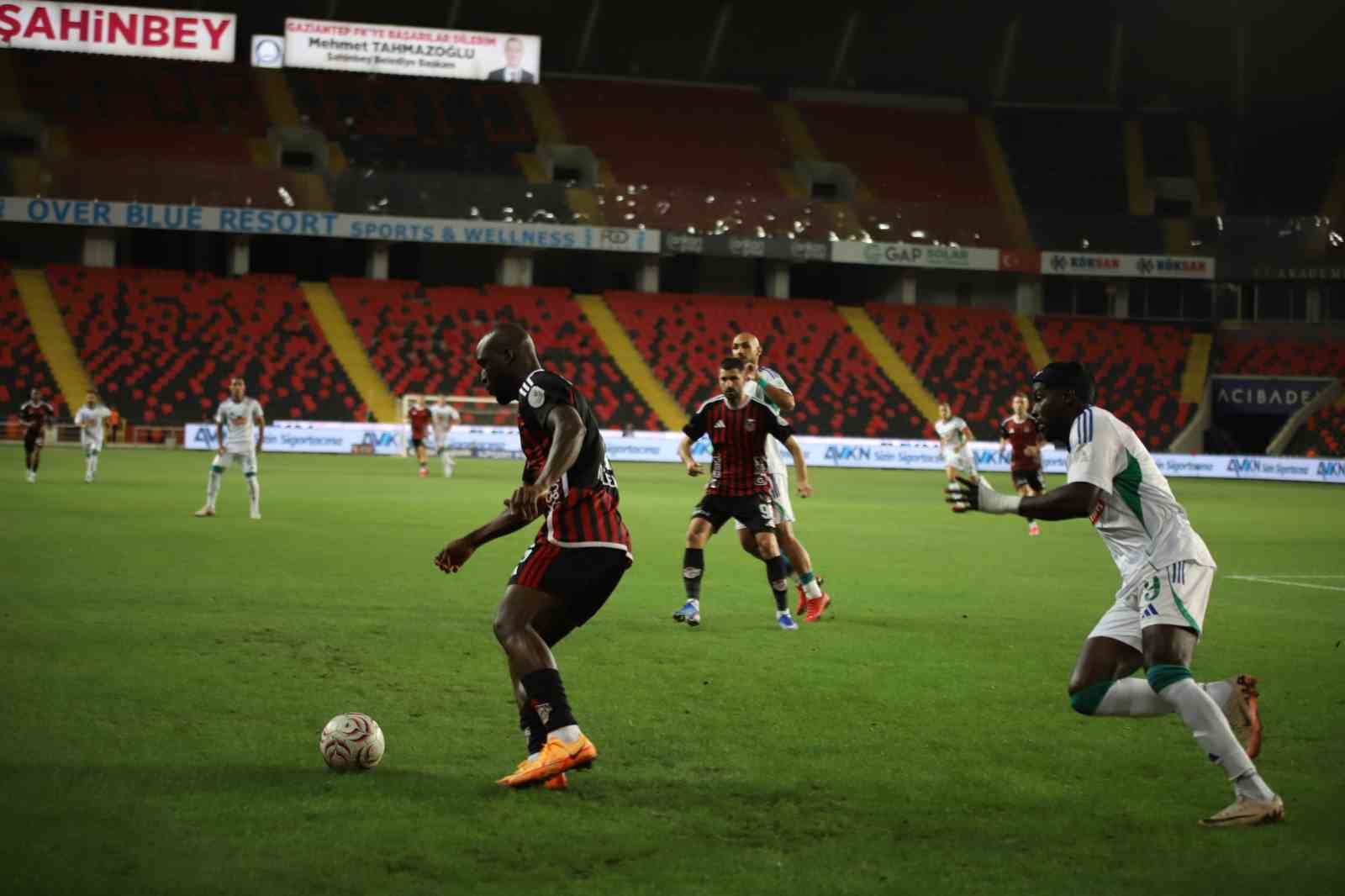 trendyol-super-lig-gaziantep-fk-0-caykur-rizespor-1-mac-devam-ediyor