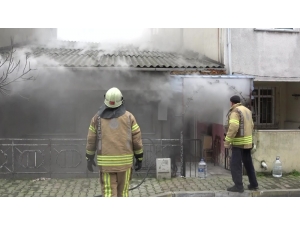 Maltepe’de İki Katlı Evde Yangın
