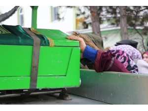 Babası Tarafından Öldürülen Genç Kız Çankırı’da Toprağa Verildi