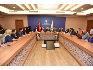 Ak Parti Bursa İl Kadın Kolları Yönetimi Belli Oldu