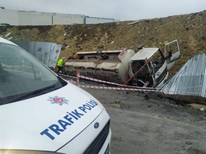 Başakşehir’de Su Tanker Devrildi: 1 Yaralı