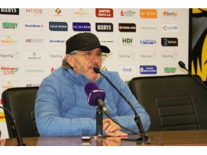 Mustafa Reşit Akçay: "Bizimki Ligde Kalma Yolculuğu"