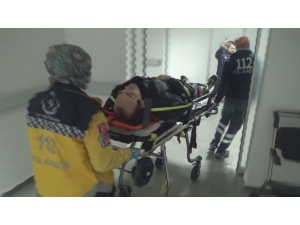 Otomobilin Çarptığı Motosiklet Sürücüsü Yaralandı