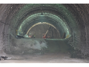 Her Gün Dağı 2 Metre Deliyorlar