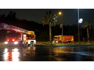 Tuzla’da Askeri Alanda Korkutan Yangın