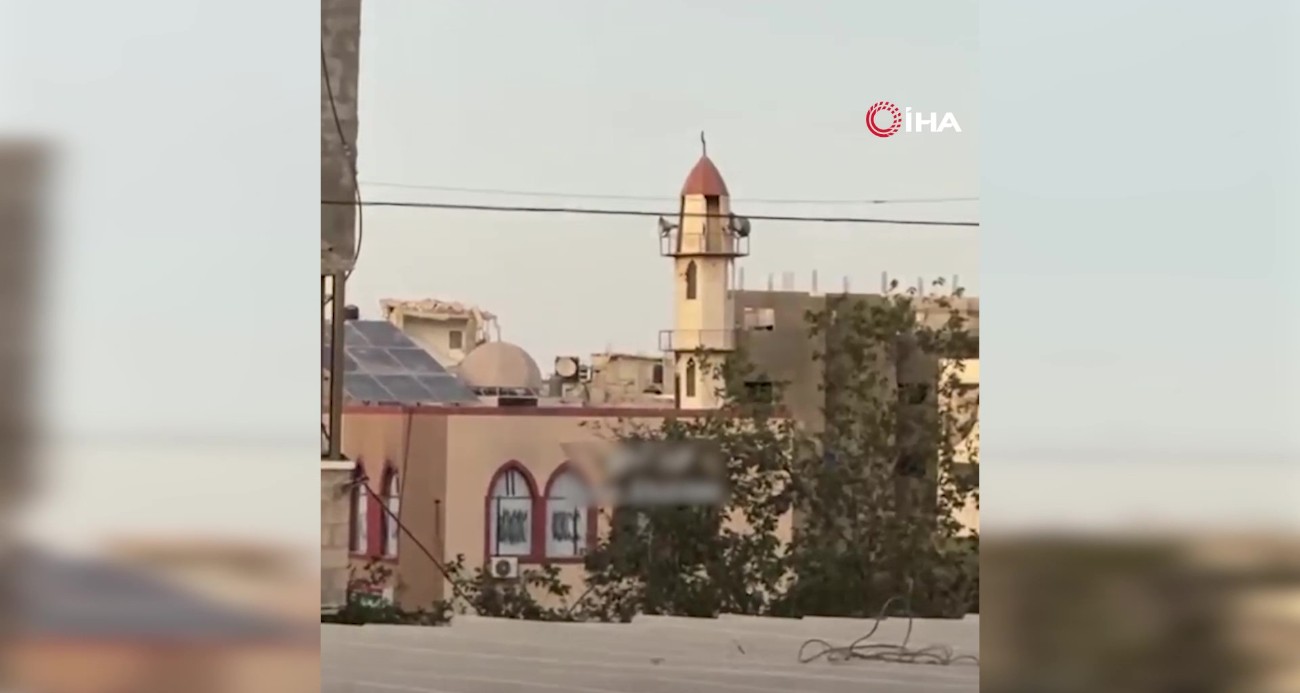 israil-gazze-deki-bir-camiyi-duzenledigi-hava-saldirisiyla-yikti