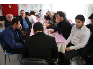 Görme Engelli Bireylerin Mezuniyet Sevinci