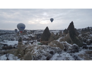 Kapadokya’da Balon Turlarına Kar Engeli