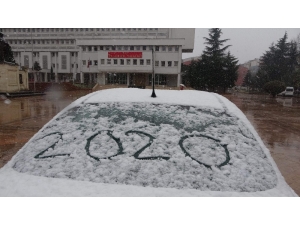 Trabzon Şehir Merkezine 3 Yıl Aradan Sonra Kar Yağdı