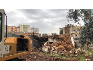 Kızıltepe’de Uyuşturucu Yuvası Haline Gelen 23 Metruk Dükkan Yıkıldı