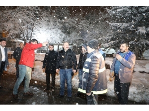 Başkan Palancıoğlu, Gece Çalışmalara Katıldı, Yolları Temizledi