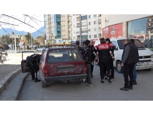 Polisin Kovaladığı Şahıslar, Çıkmaz Sokağa Girince Yakalandı