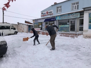 Çıldır’da Yoğun Kar Yağışı Hayatı Olumsuz Yönde Etkiledi