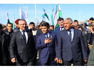 Wba Ve Ibf Şampiyonu Özbek Boksör, Doğduğu Namangan’da Coşkuyla Karşılandı