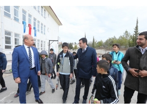 Teniste Başarı Sağlayan Cevizli Köyü Öğrencilerine Destek