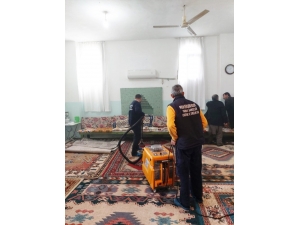 Büyükşehir Belediyesinden Tarsus’taki Cami Ve İbadethanelerde Kapsamlı Temizlik