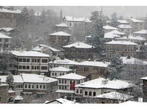 Tarihi Konakların Kar Güzelliği