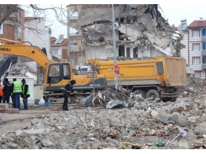 Elazığ’da Enkaz Kaldırma Çalışmasında İş Kazası: 1 Ölü