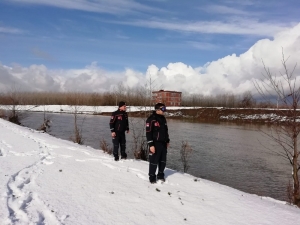 Kızının Peşinden Irmağa Atlayınca Kaybolan Babayı Arama Çalışması