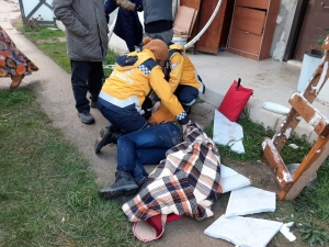 Eve Balkondan Girmek İsterken Yere Çakıldı