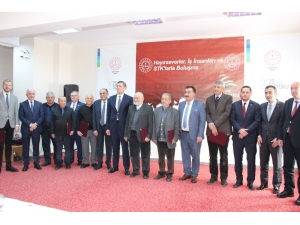 Bakan Selçuk’tan Hayırseverlere Plaket