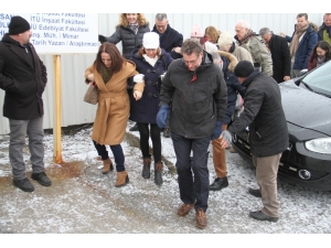 Büyükelçilerin Buzla Dansı